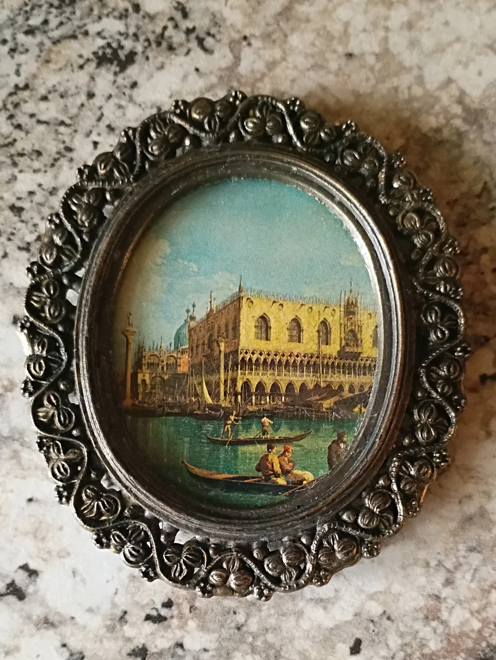 Vintage Oval Venetian Scene Mini Frame in Silver-Tone